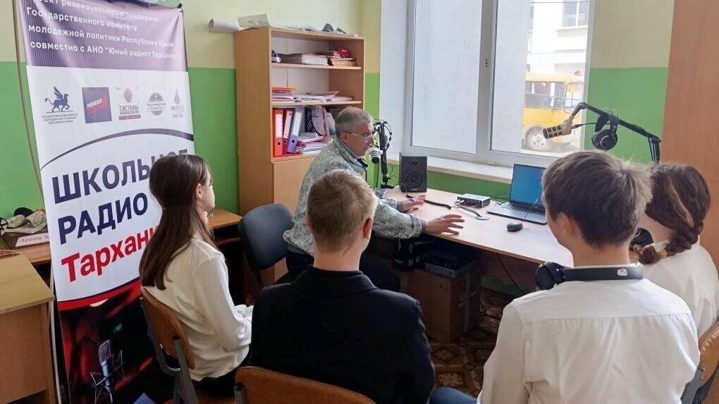 Награждение: первый диплом школьного радио